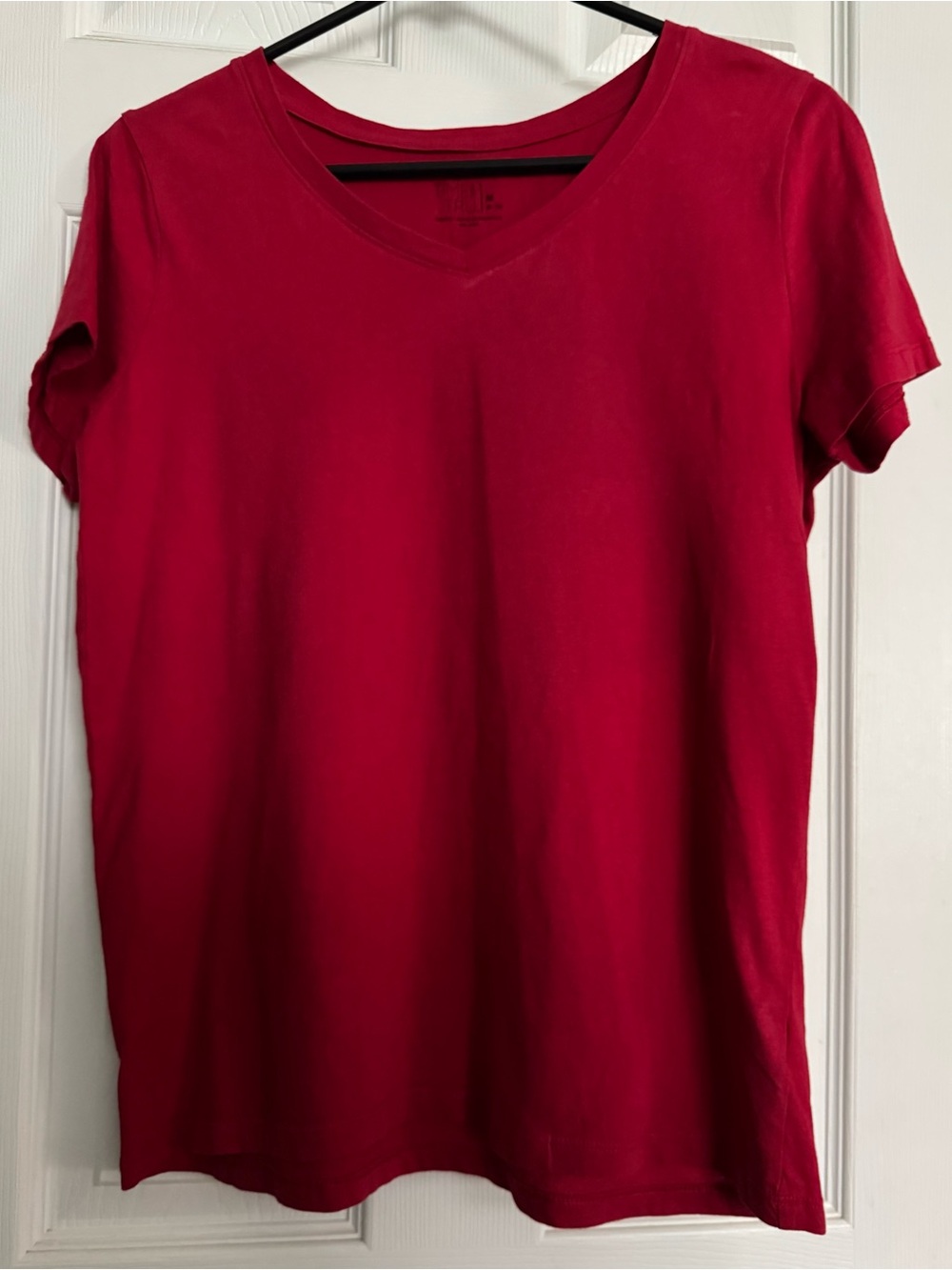 Time and Tru Women's Deep Red V-Neck Short Sleeve Tee